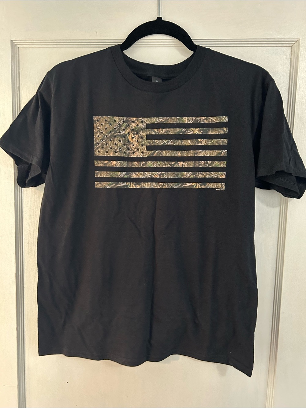 Gildan boys Crewneck T-Shirt with Camo Flag Print NWOT